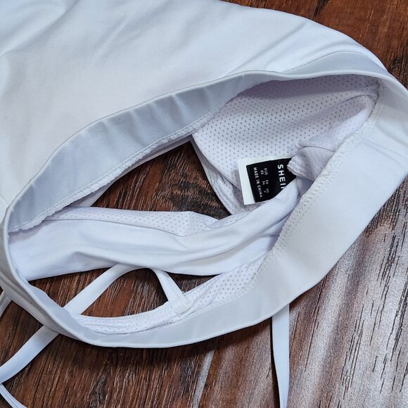 White asymmetrical workout padded bra - Picture 3 of 6